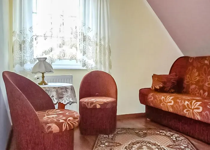 Semesterbostad 3 Bedroom Gorgeous In Jezierzany