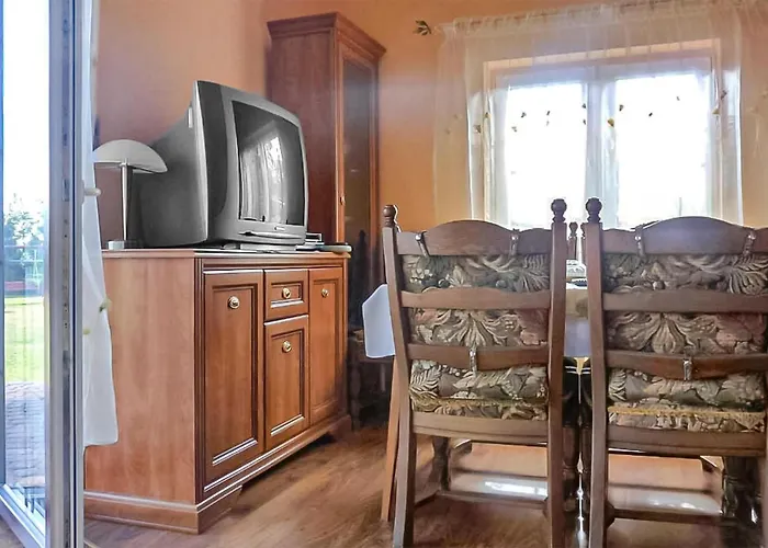 3 Bedroom Gorgeous In Semesterbostad Jezierzany